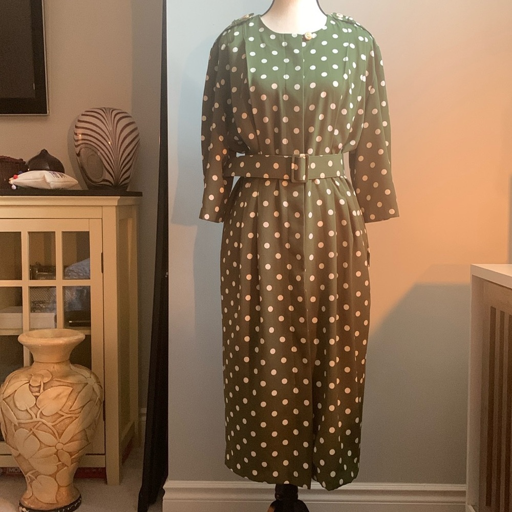 Iconic pretty lady dress!!! Vintage midi in a gorgeous green polka dot, Sz 12